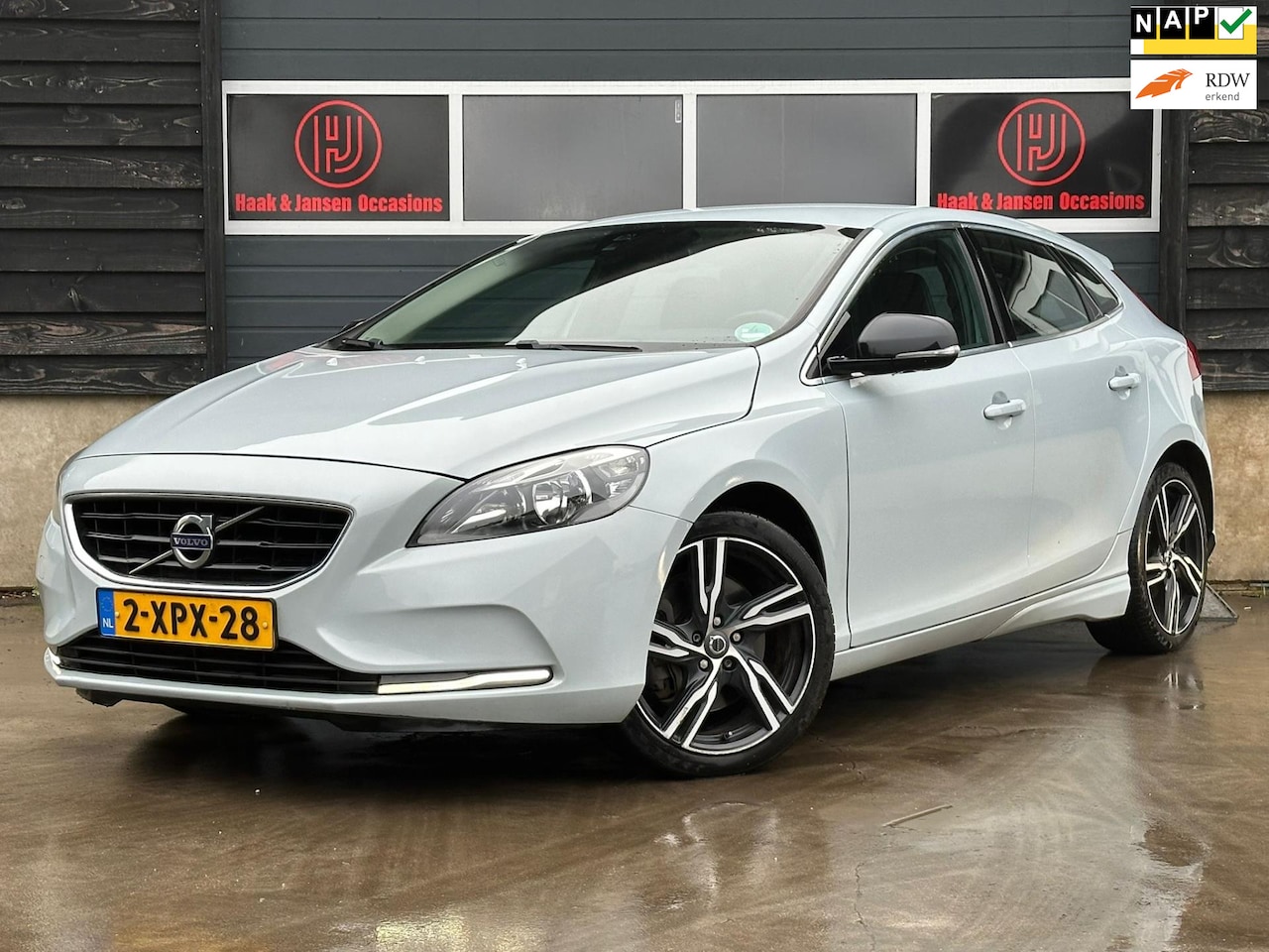 Volvo V40 - 2.0 D4 R-Design Business - Memory - Cruise - AutoWereld.nl