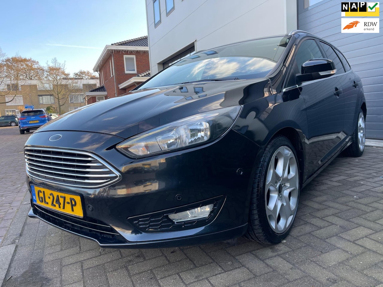 Ford Focus Wagon - 1.0 Titanium/Navi/Park Assist/Cruise-c/Climate-c/keyless/PDC/AUX/Start-Stop - AutoWereld.nl