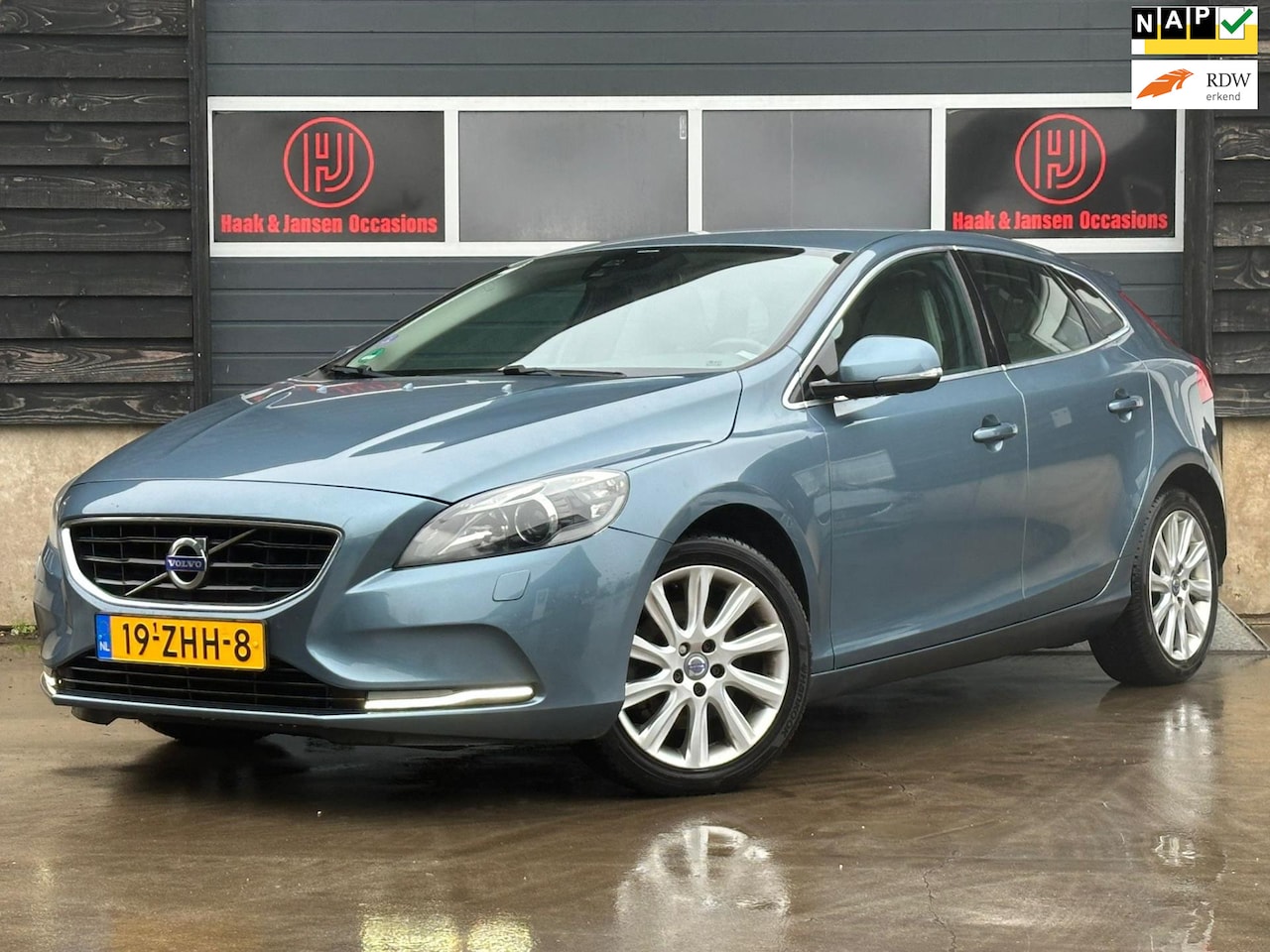 Volvo V40 - 1.6 T4 Summum - Leder - Camera - Cruise -NAP - AutoWereld.nl