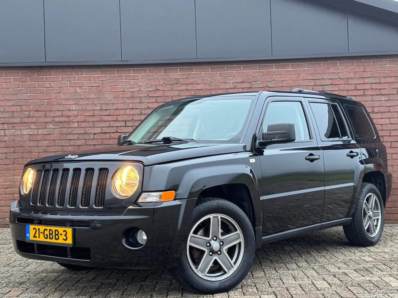 Jeep Patriot - 2.4 LIMITED AUTOMAAT | NL-AUTO! | LEDER! | DAK! - AutoWereld.nl