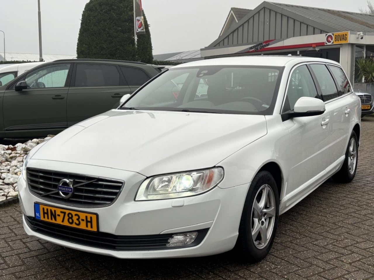 Volvo V70 - 2.0 D4 Wit 2015 Leer Xenon Trekhaak Dealer Auto - AutoWereld.nl