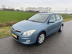 Hyundai i30 - 1.6i Dynamic AIRCO / NAP