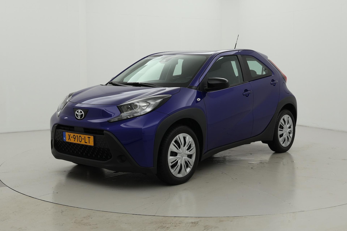 Toyota Aygo X - 1.0 VVT-i Play Apple|Android Automaat - AutoWereld.nl