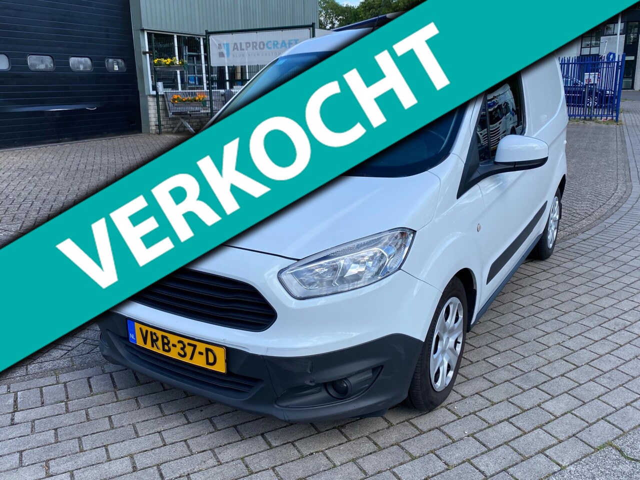 Ford Transit Courier - 1.5 TDCI EURO 6 apk 4-9-2025 - AutoWereld.nl