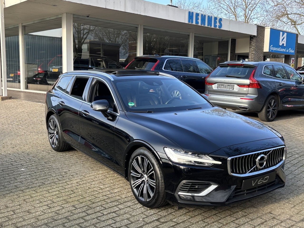 Volvo V60 - T6 Recharge AWD Inscription Head-Up Keyless Pano Pilot Assist - AutoWereld.nl