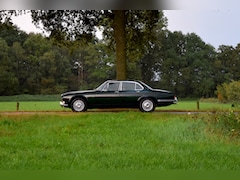 Daimler Sovereign - 4.2 Daimler 4.2 Sovereign Series 1 Dark Green 133074km