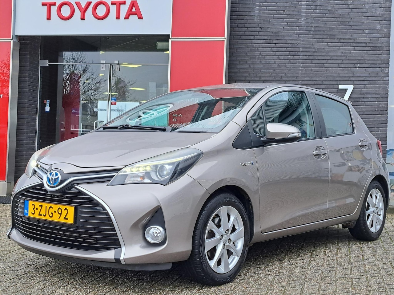 Toyota Yaris - 1.5 HYBRID DYNAMIC CRUISE CAMERA NL-AUTO - AutoWereld.nl