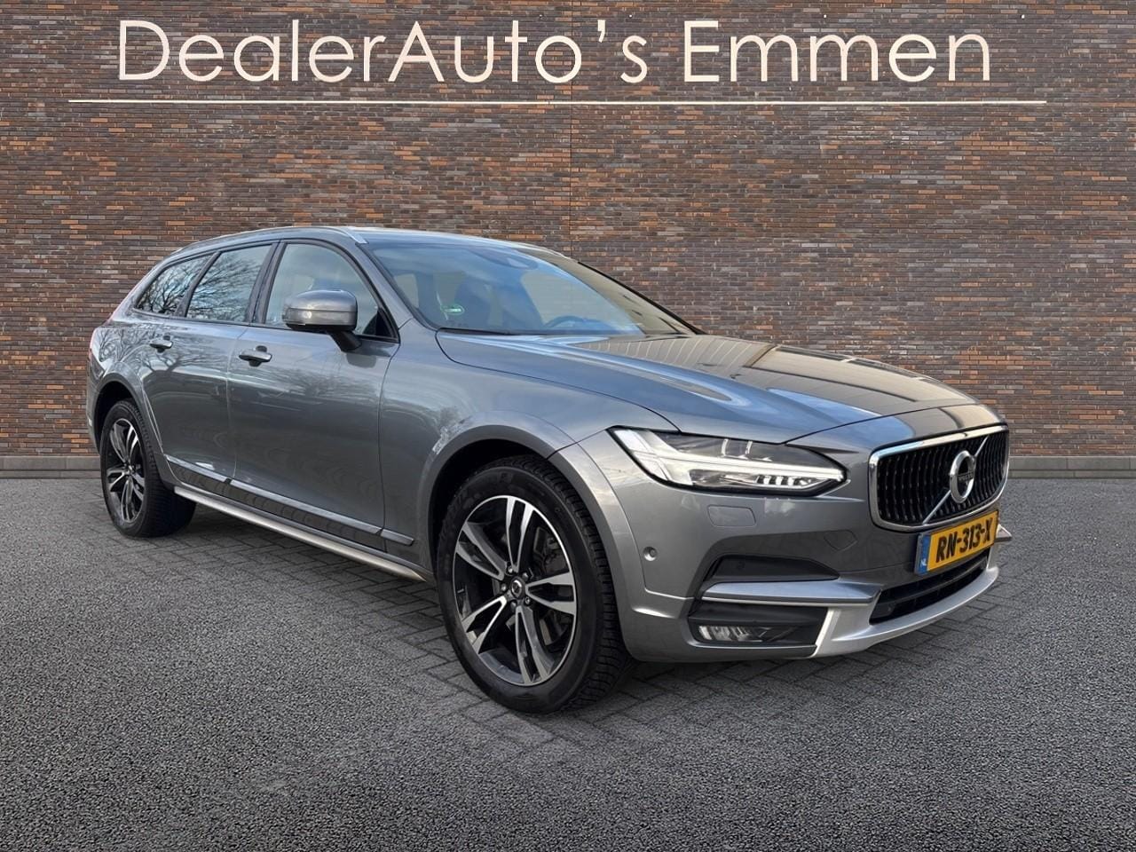 Volvo V90 Cross Country - 2.0 D5 AWD PANODAK LEDER LED VOL! - AutoWereld.nl