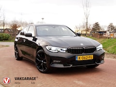 BMW 3-serie - 318i High Executive Edition | Sfeerverlichting | Apple Carplay | Parkeersensoren | Cruise