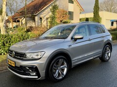 Volkswagen Tiguan - 1.4 TSI 150PK DSG R-Line 2018 Pano•Trekhaak