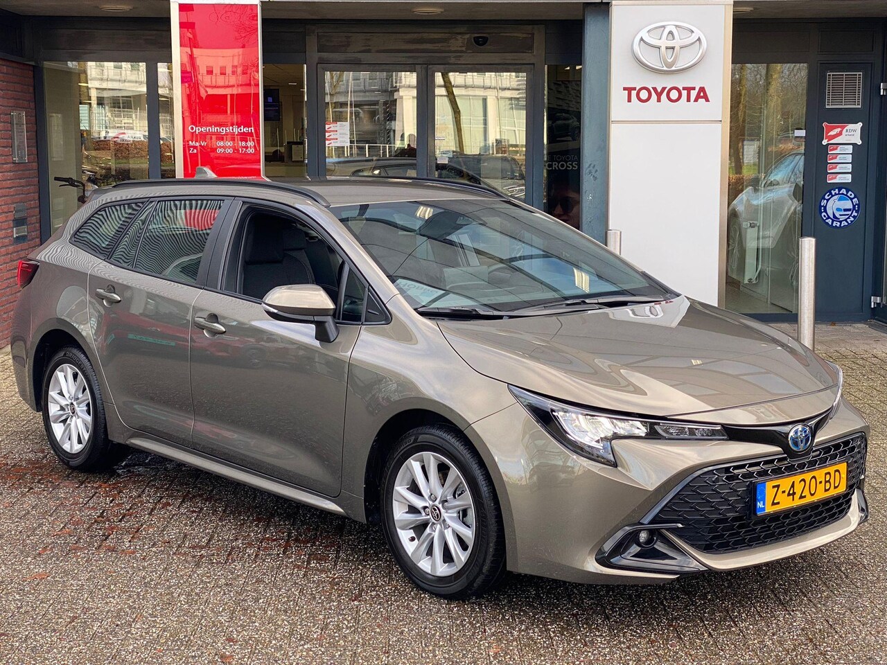 Toyota Corolla Touring Sports - HYBRID 140 ACTIVE APPLE/ANDROID LM-VELGEN CAMERA AD-CRUISE FACELIFT-MODEL NL-AUTO - AutoWereld.nl