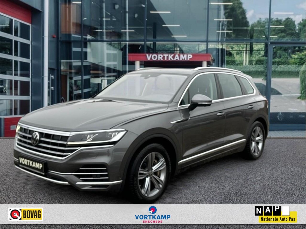 Volkswagen Touareg - 3.0 TSI ELEGANCE EHYBRID LUCHT-VERING/PANO-DAK/TREKHAAK/360-CAME - AutoWereld.nl