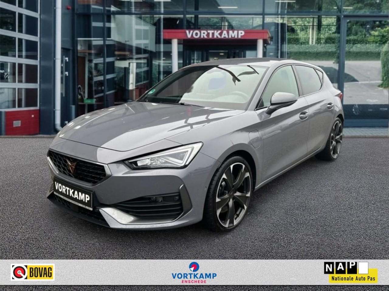 CUPRA Leon - 1.4 TSI DSG VZ E-HYBRID SPORT-STUUR/CAMERA/NAVI/ACC/CARPLAY/STOE - AutoWereld.nl