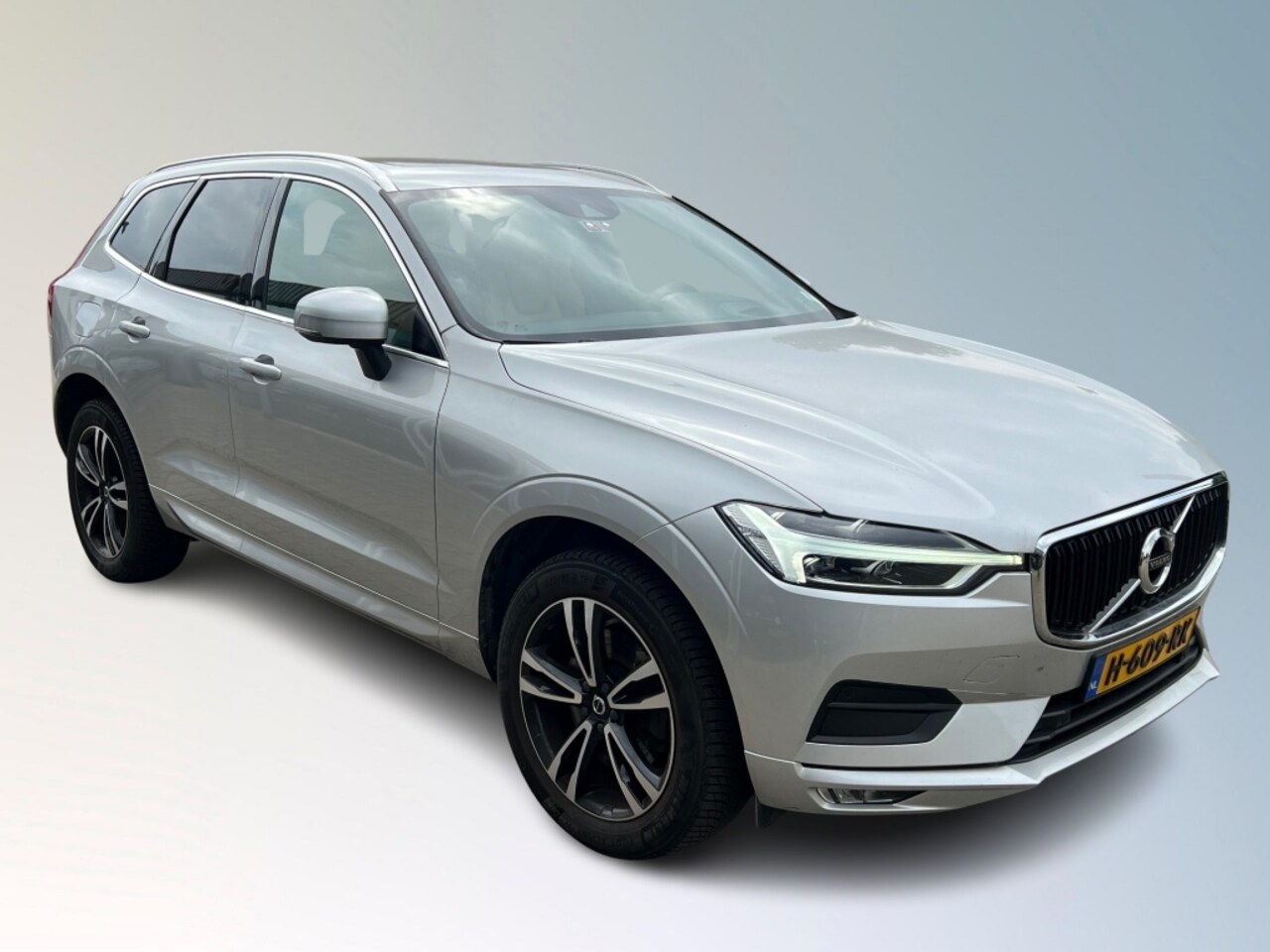 Volvo XC60 - 2.0 B5 AWD MOM. PRO - AutoWereld.nl