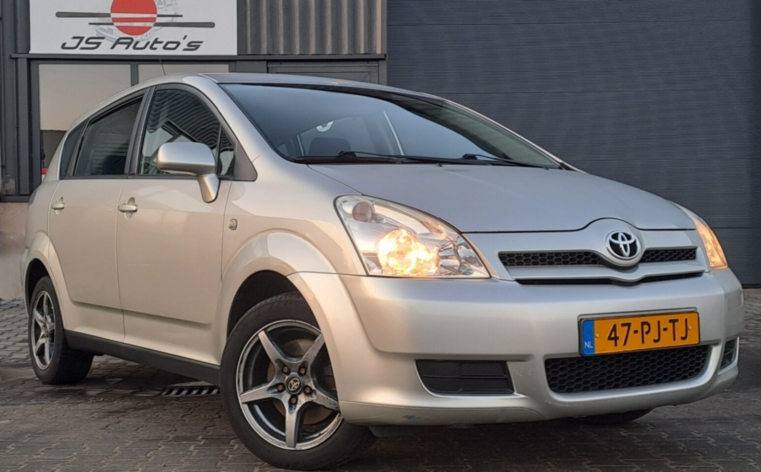 Toyota Corolla Verso - 1.6 VVTi Airco Navi Trekhaak 3rde Eigenaar NAP - AutoWereld.nl