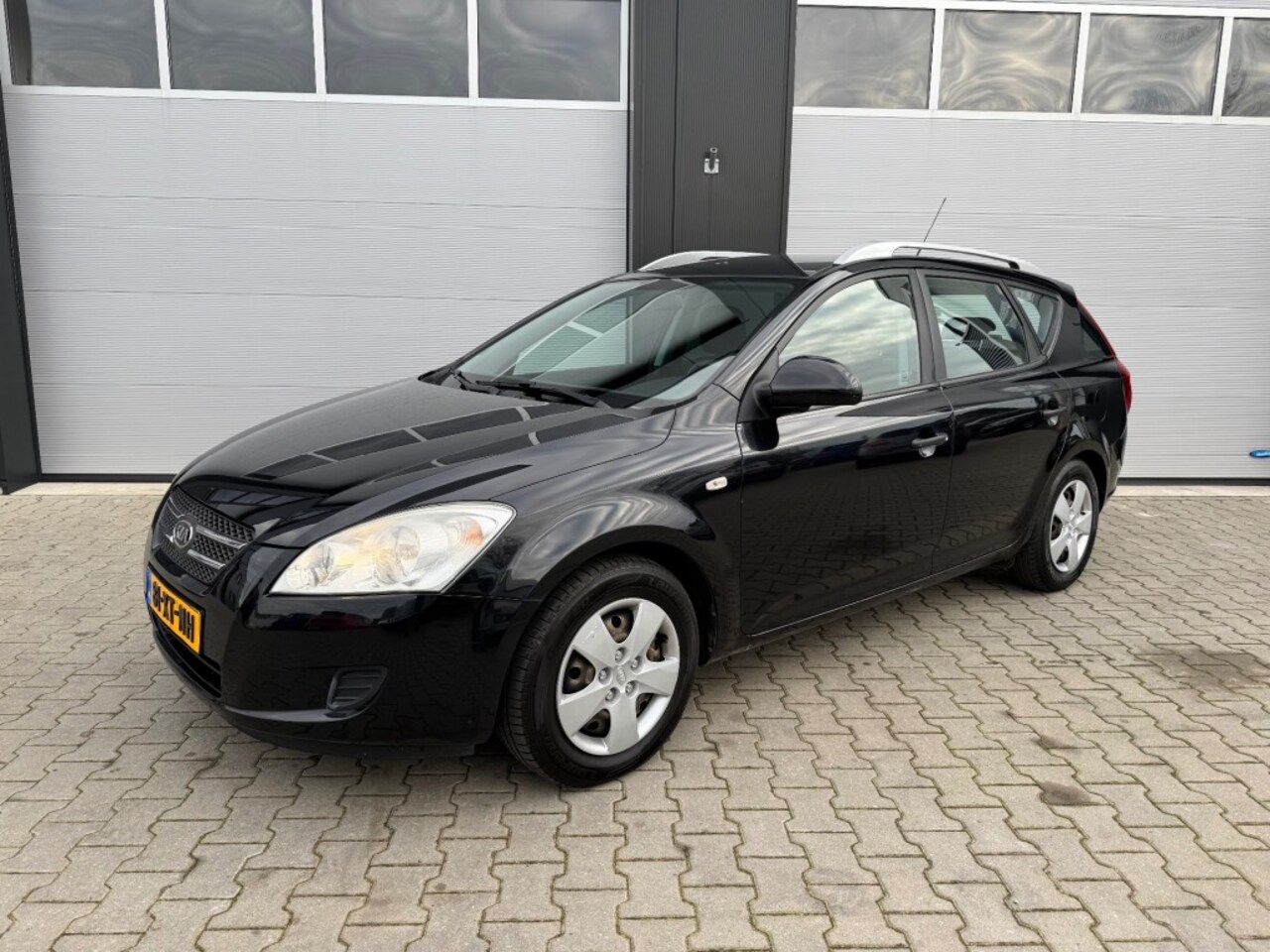 Kia Cee'd - 1.6 X-tra 1.6 X-TRA, Airco, Trekhaak en Apk t/m 11-2025. - AutoWereld.nl