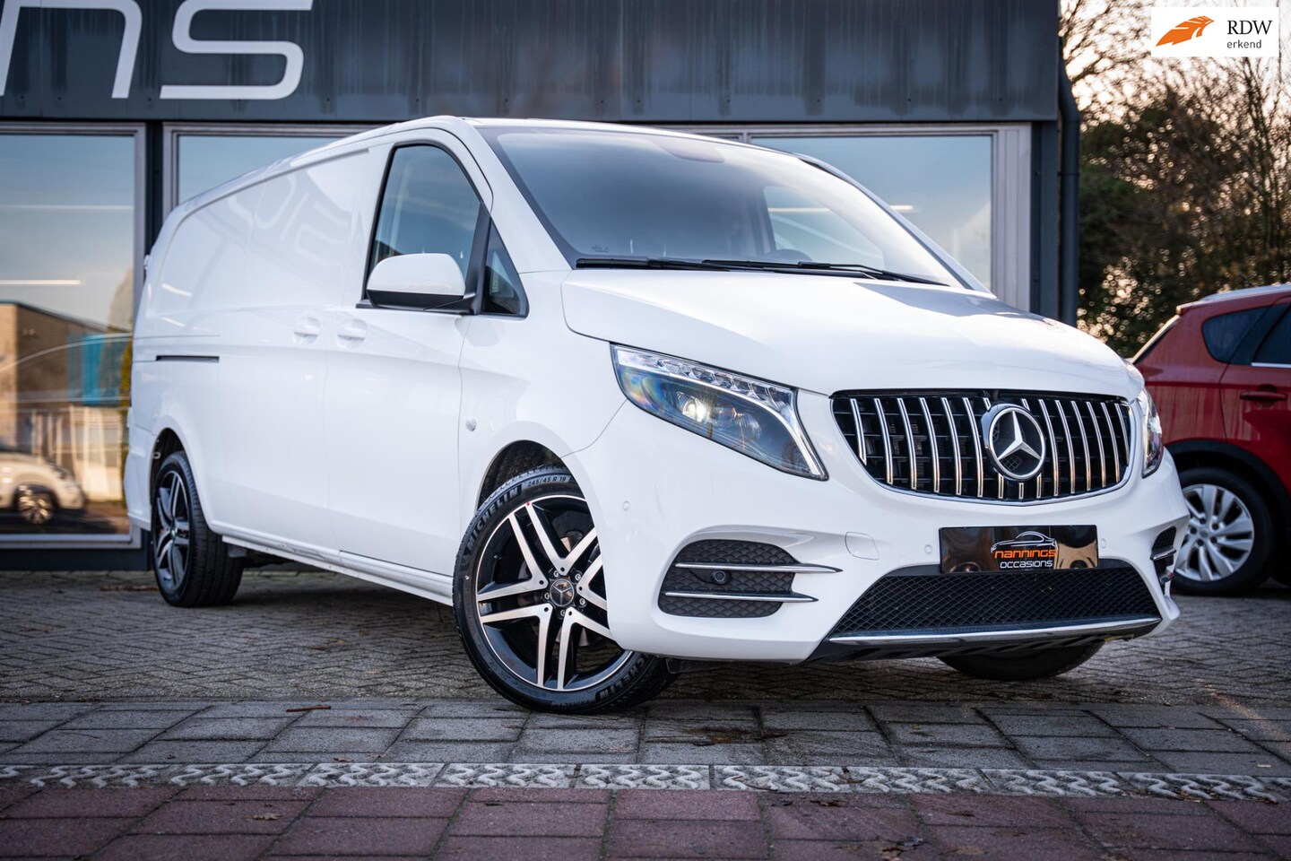 Mercedes-Benz Vito - 116 CDI Extra Lang|AMG|Carplay|BTW|Trekhaak|Cruise|Automaat|LED|PDC| - AutoWereld.nl