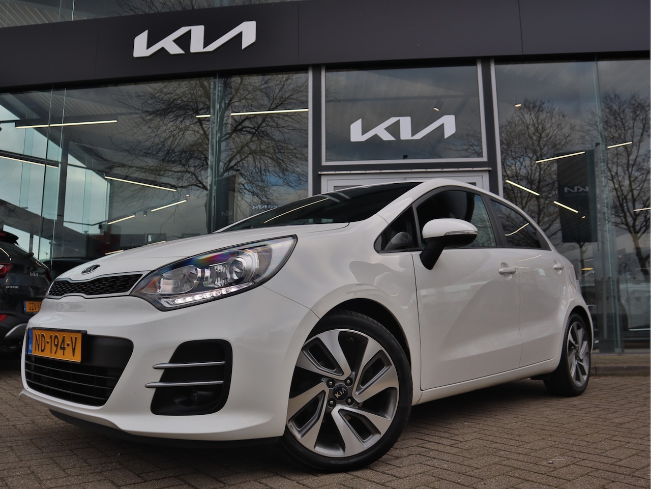 Kia Rio - 1.2 CVVT ExecutiveLine Navi+BT+Camera ECC-Airco LED Cr.Control 17"LMV Dealeronderhouden - AutoWereld.nl