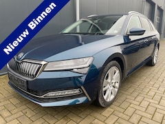 Skoda Superb Combi - 1.4 TSI iV Business Edition Panoramadak, trekhaak, elektrische achterklep, achteruitrijcam