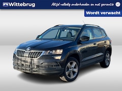 Skoda Karoq - 1.0 TSI 110pk Ambition LM 17 inch / Navigatie by APP / Airco / Keyless / Parkeersensoren