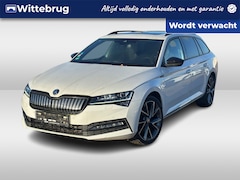 Skoda Superb Combi - 1.4 TSI iV 218pk Sportline DSG Automaat LM 19 inch / Panorama dak / Virtual cockpit / Navi