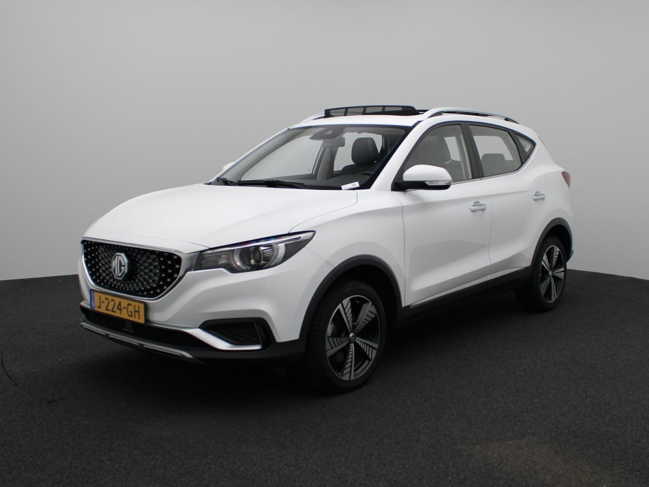 MG ZS - EV Luxury 45 kWh | Leder | Navi | Panoramadak | Camera | Apple CarPlay | Adaptive Cruise C - AutoWereld.nl