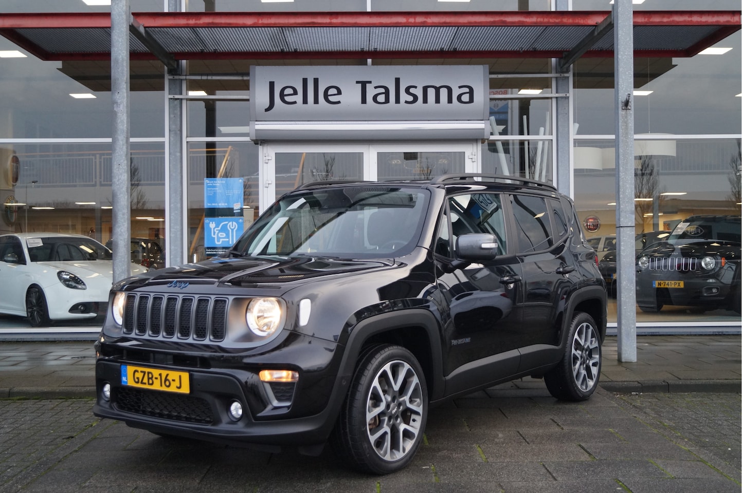 Jeep Renegade - 4xe 240 Plug-in Hybrid Electric S │19'' velgen│Clima│Cruise│Camera│CarPlay - AutoWereld.nl