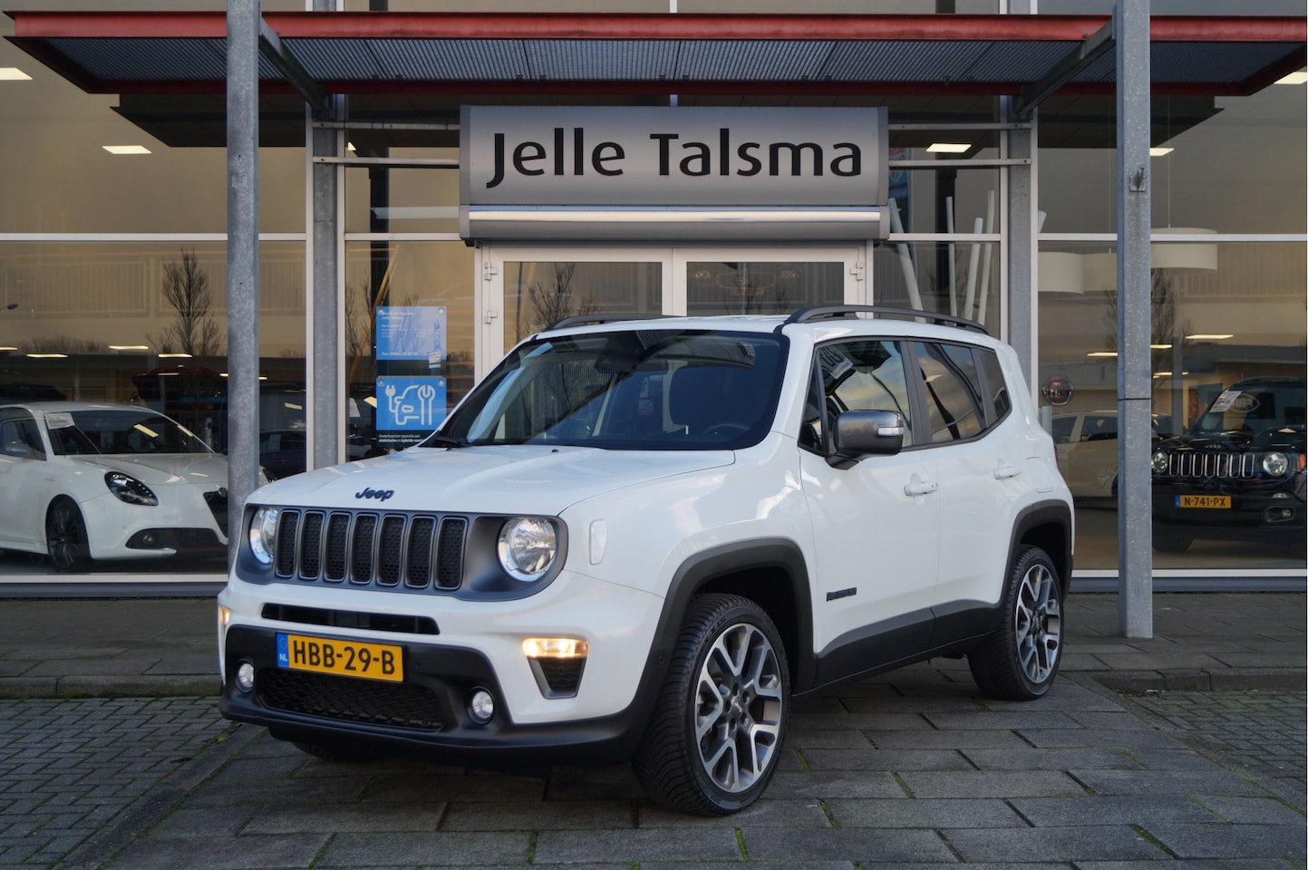 Jeep Renegade - 4xe 240 Plug-in Hybrid Electric S │19'' velgen│Clima│Cruise│Camera│CarPlay - AutoWereld.nl