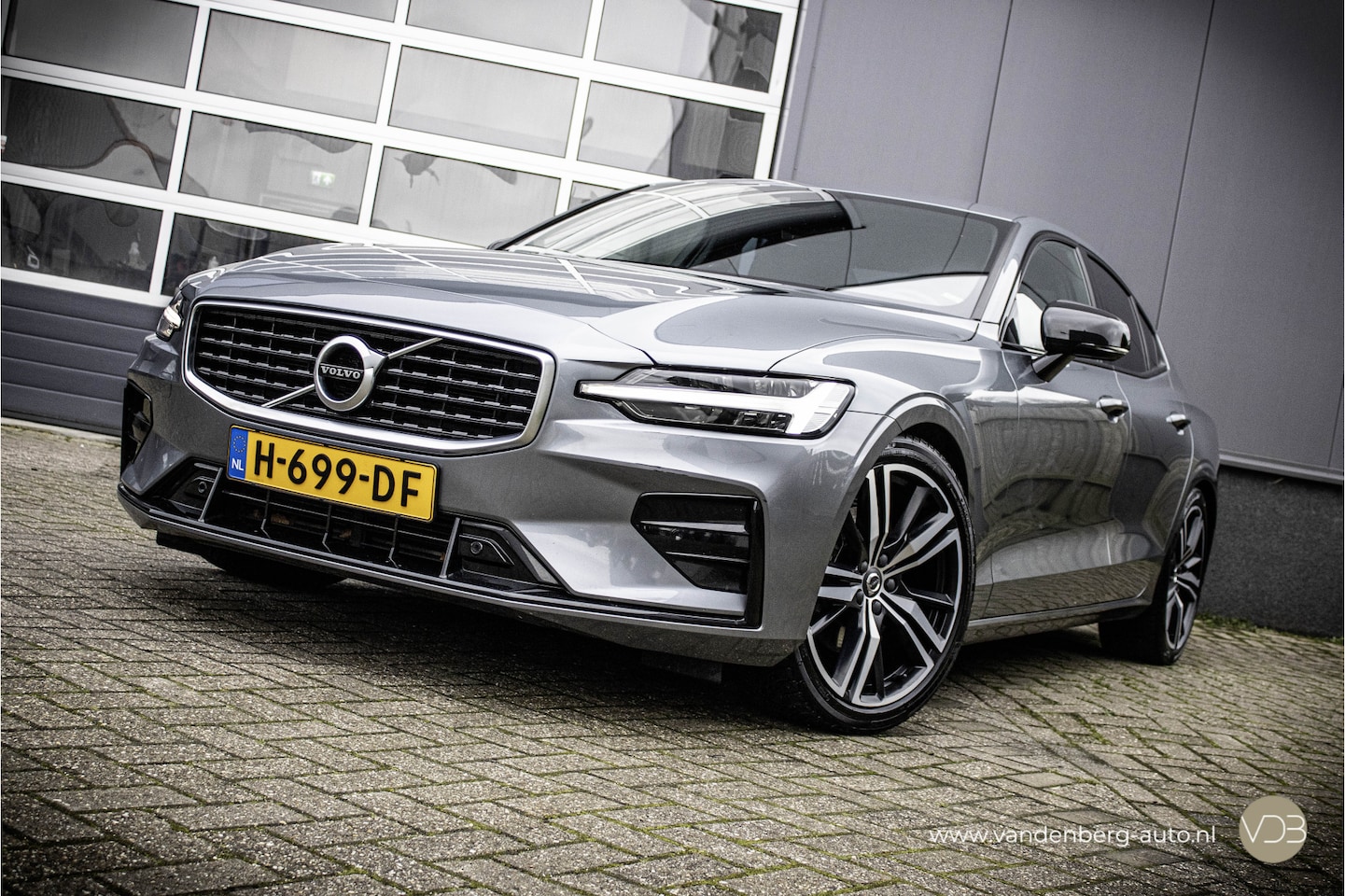 Volvo S60 - 2.0 T4 211pk R-Design Origineel NL - AutoWereld.nl