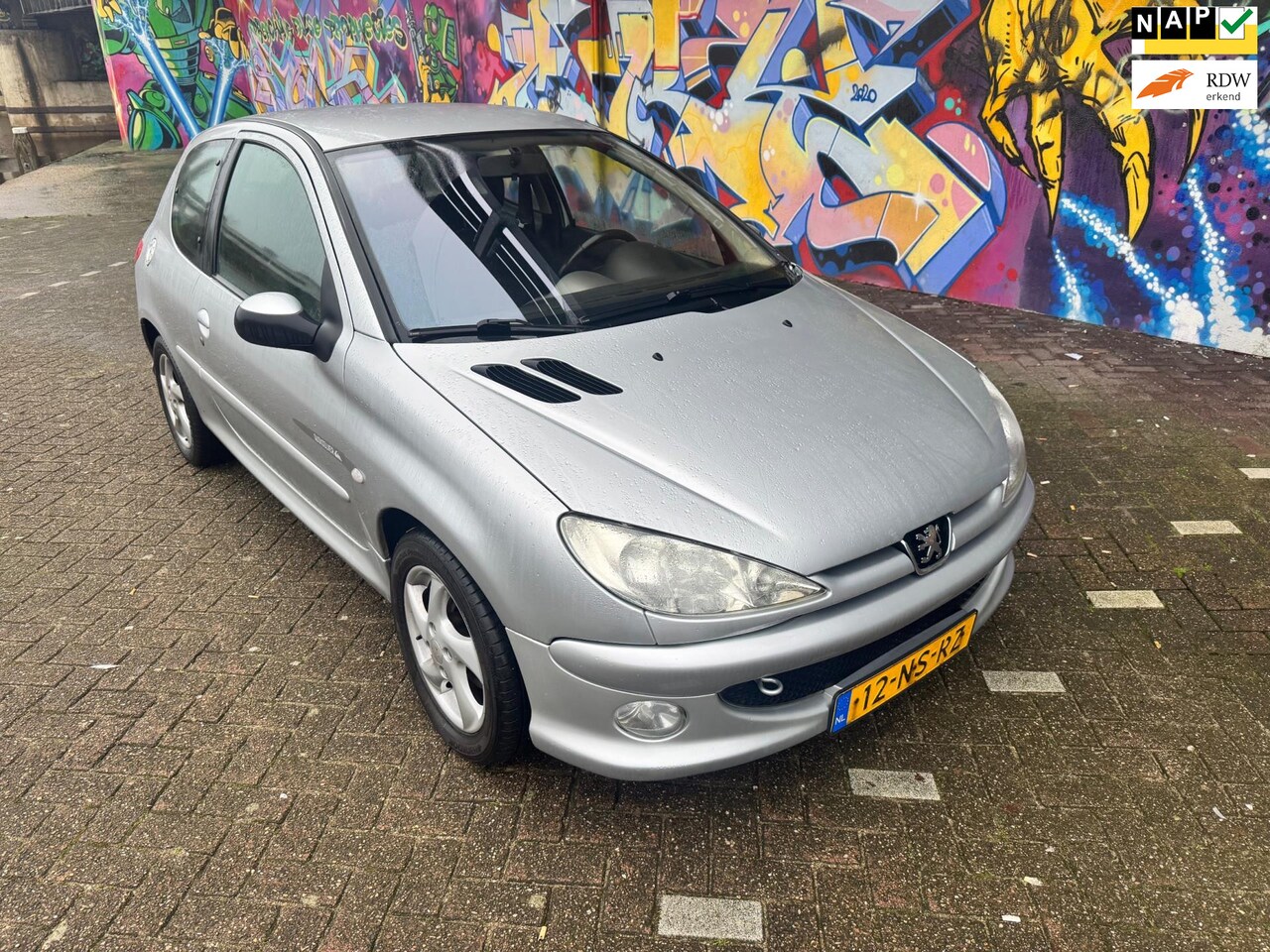 Peugeot 206 - 1.6-16V Quiksilver uniek mooie auto origineel 1e eigenaar met 163 dkm nap - AutoWereld.nl