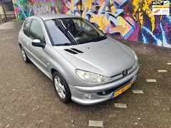 Peugeot 206 - 1.6-16V Quiksilver uniek mooie auto origineel 1e eigenaar met 163 dkm nap