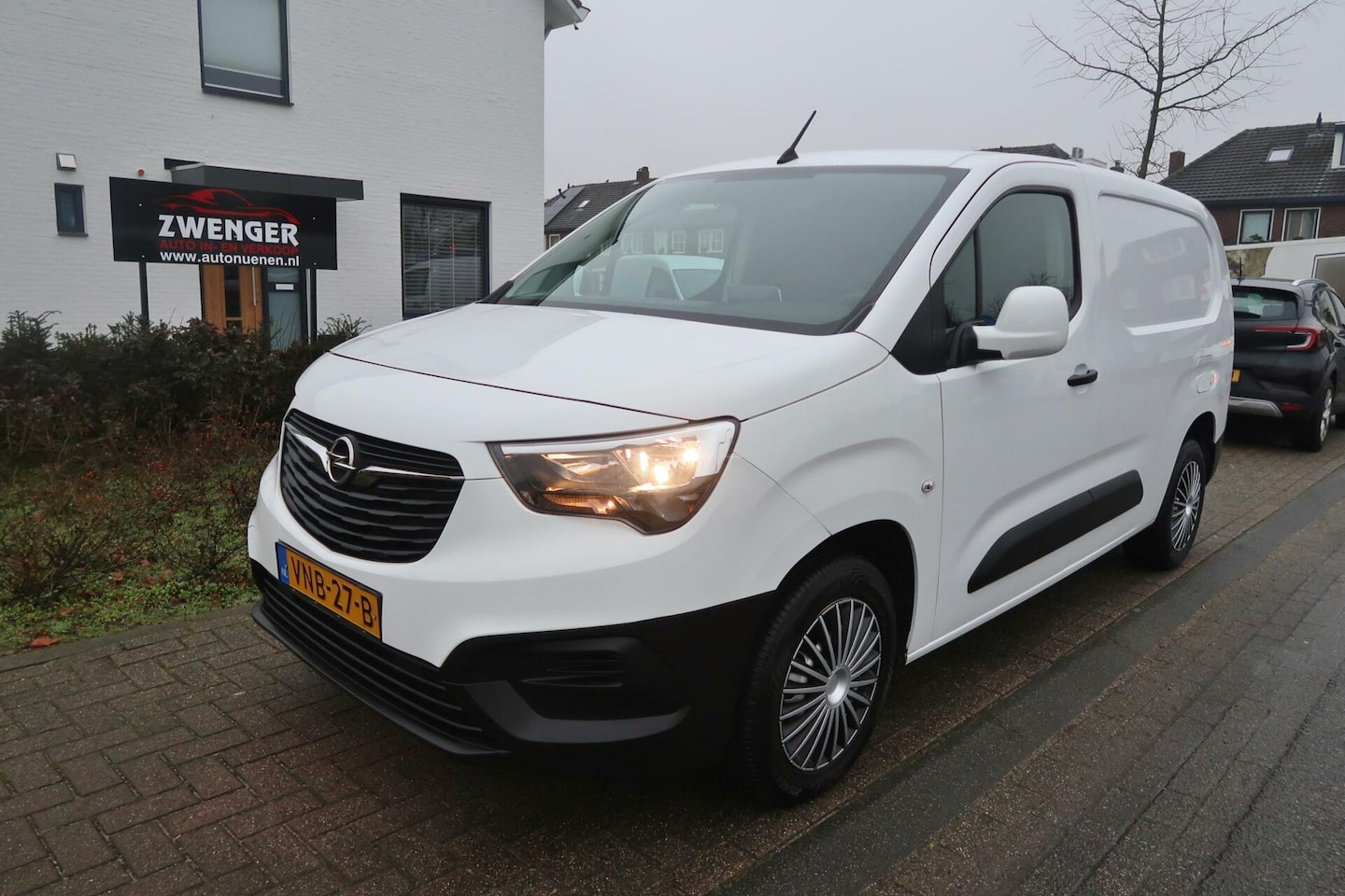 Opel Combo - 1.5D L2 H1|NAVIGATIE|CARPLAY|TREKHAAK|KAST-INRICHTING|CRUISECONTROL|1E EIGENAAR - AutoWereld.nl