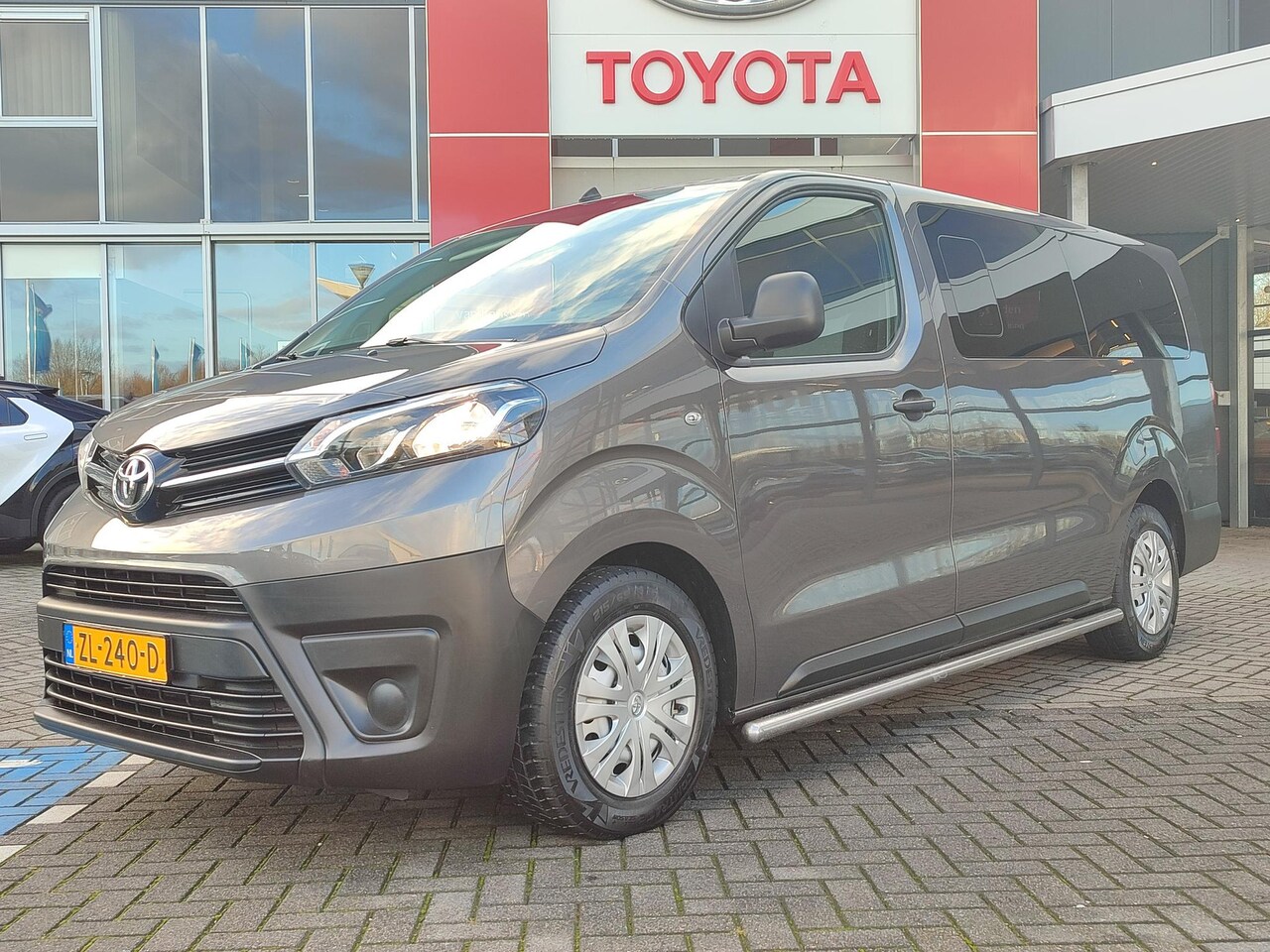 Toyota ProAce Shuttle - 1.6 D-4D 115PK COOL COMFORT LONG 9-PERSOONS AIRCO CRUISE BLUETOOTH EL-RAMEN/SPIEGELS NL-AU - AutoWereld.nl