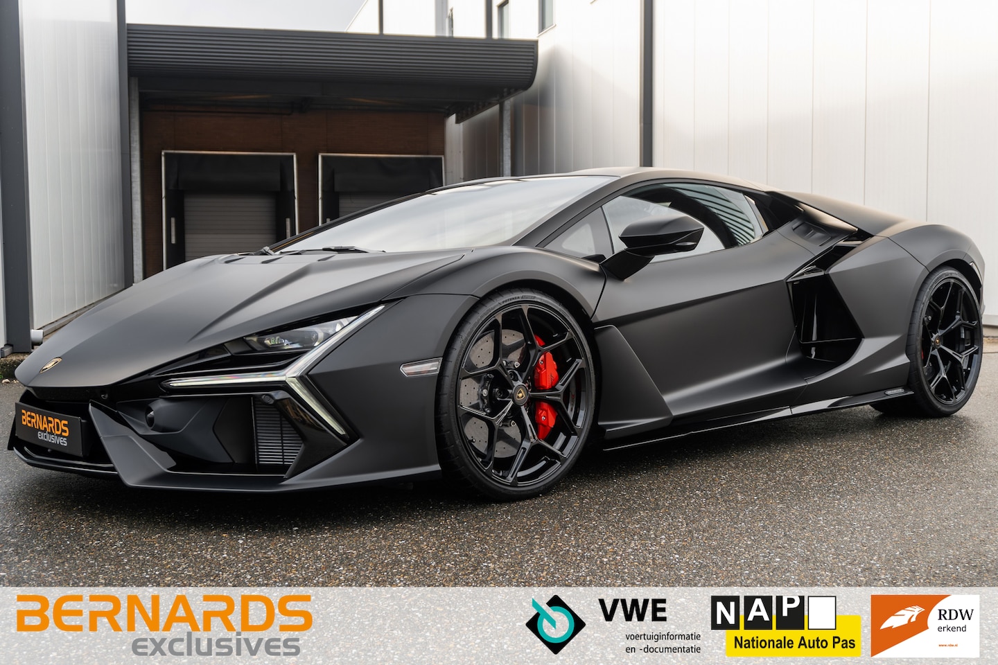 Lamborghini Revuelto - - Nero Nemesis - NEW - 5 Year Warranty - AutoWereld.nl