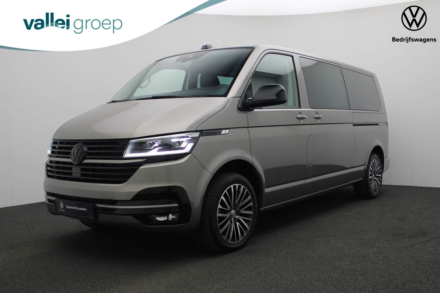 Volkswagen Transporter - 2.0 TDI 204PK DSG L2H1 32 DC Bulli | Elektr. schuifdeur links/rechts | Trekhaak | Leder | - AutoWereld.nl