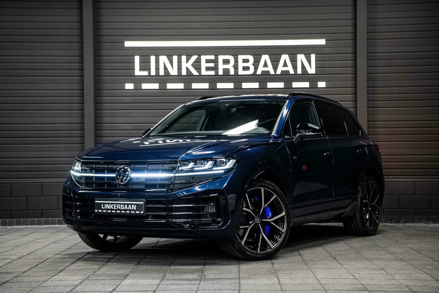 Volkswagen Touareg - R 3.0 TSi eHybrid 4MOTION | Nieuw | Panodak | Dynaudio | Massage | Trekhaak | 22 inch | Di - AutoWereld.nl