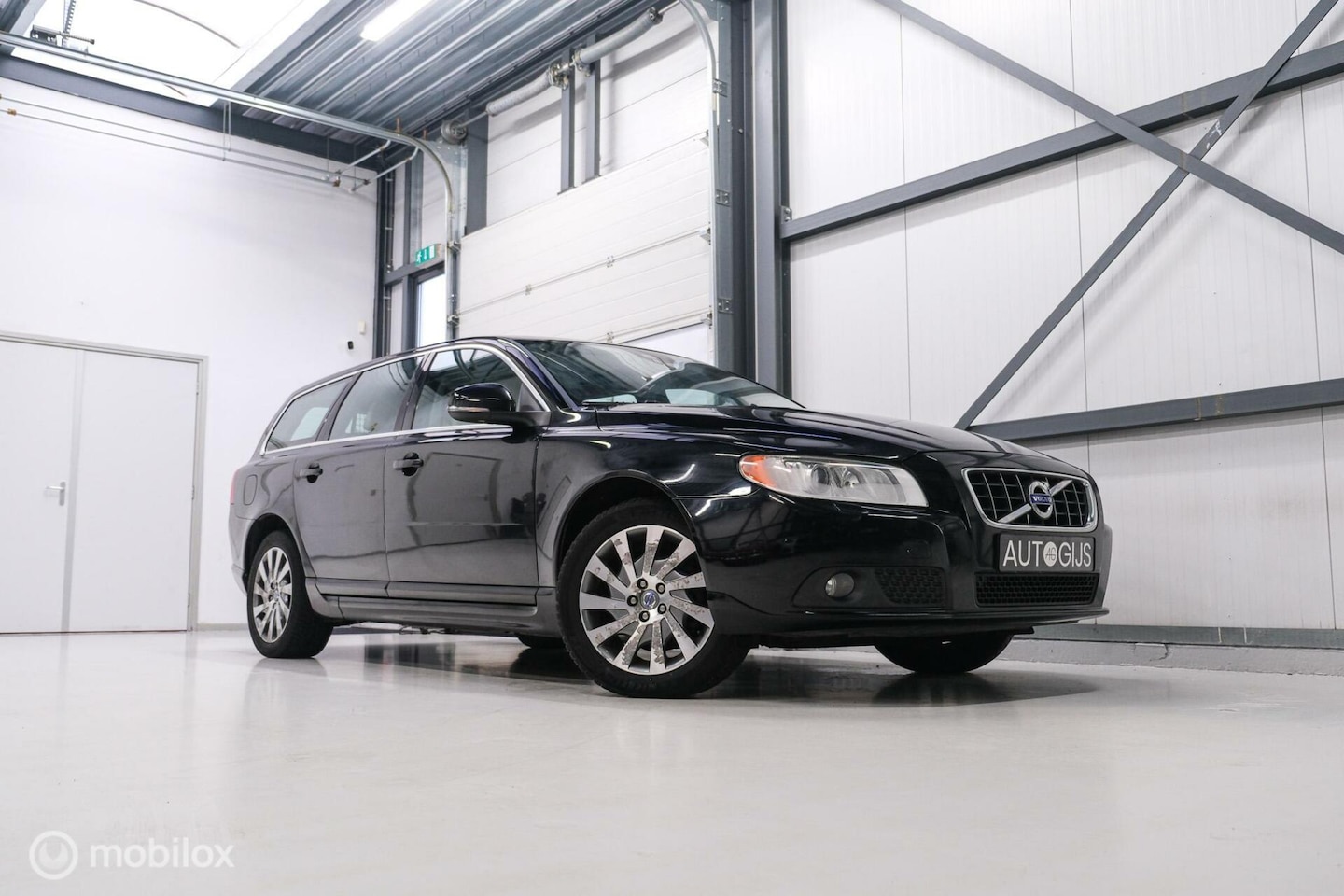 Volvo V70 - 1.6 T4 Kinetic | Navigatie | Xenon | Leder | stoelverwarming | NL auto | NAP | - AutoWereld.nl