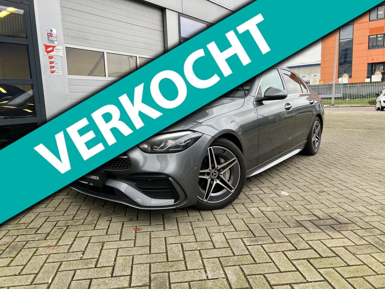 Mercedes-Benz C-klasse - 300 AMG Line Pano-Keyless-Cam-Dodehoek - AutoWereld.nl