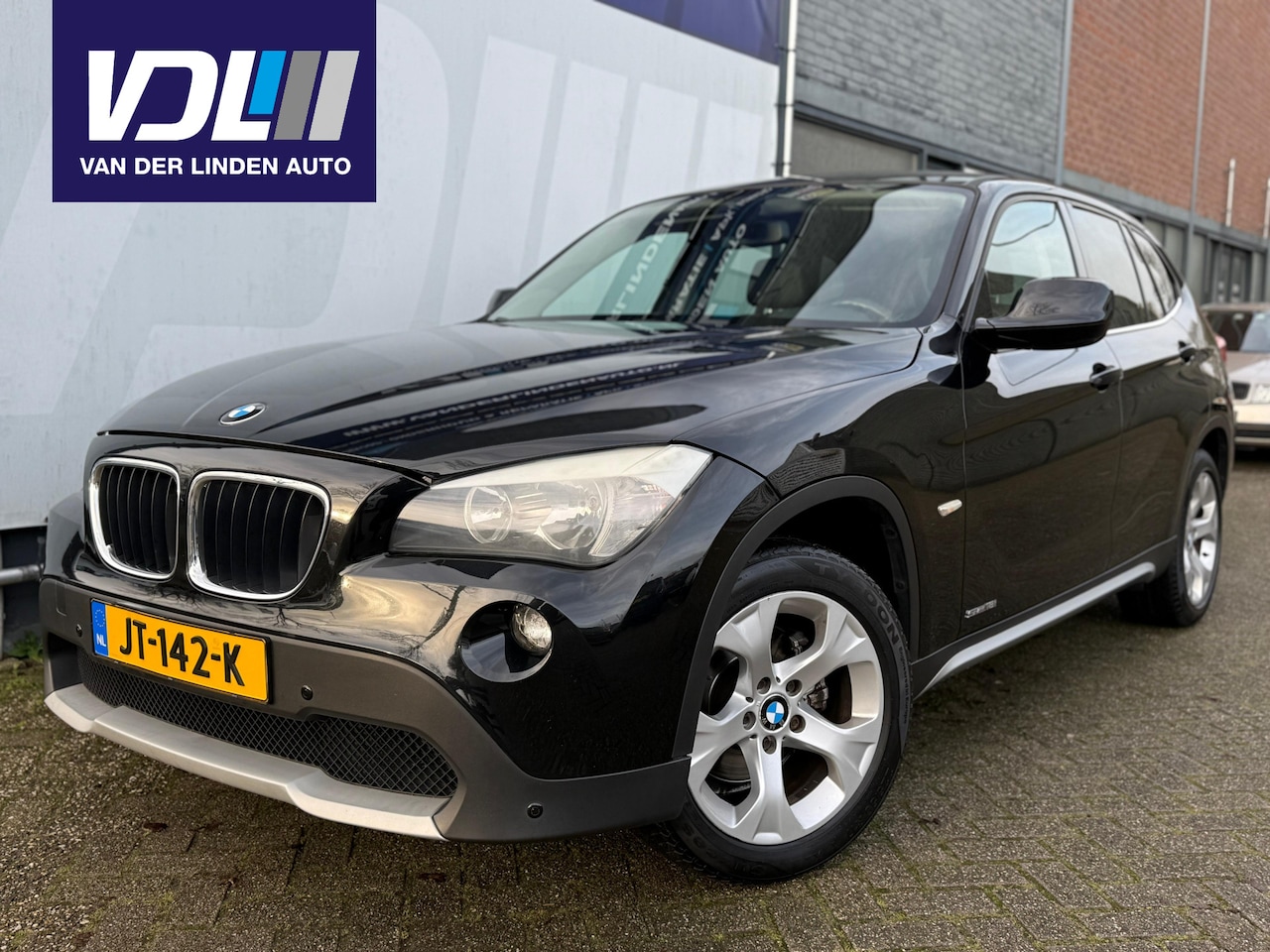 BMW X1 - sDrive18i Executive Leren bekleding l Airco l Cruise control l Start/Stop systeem l Lm-vel - AutoWereld.nl