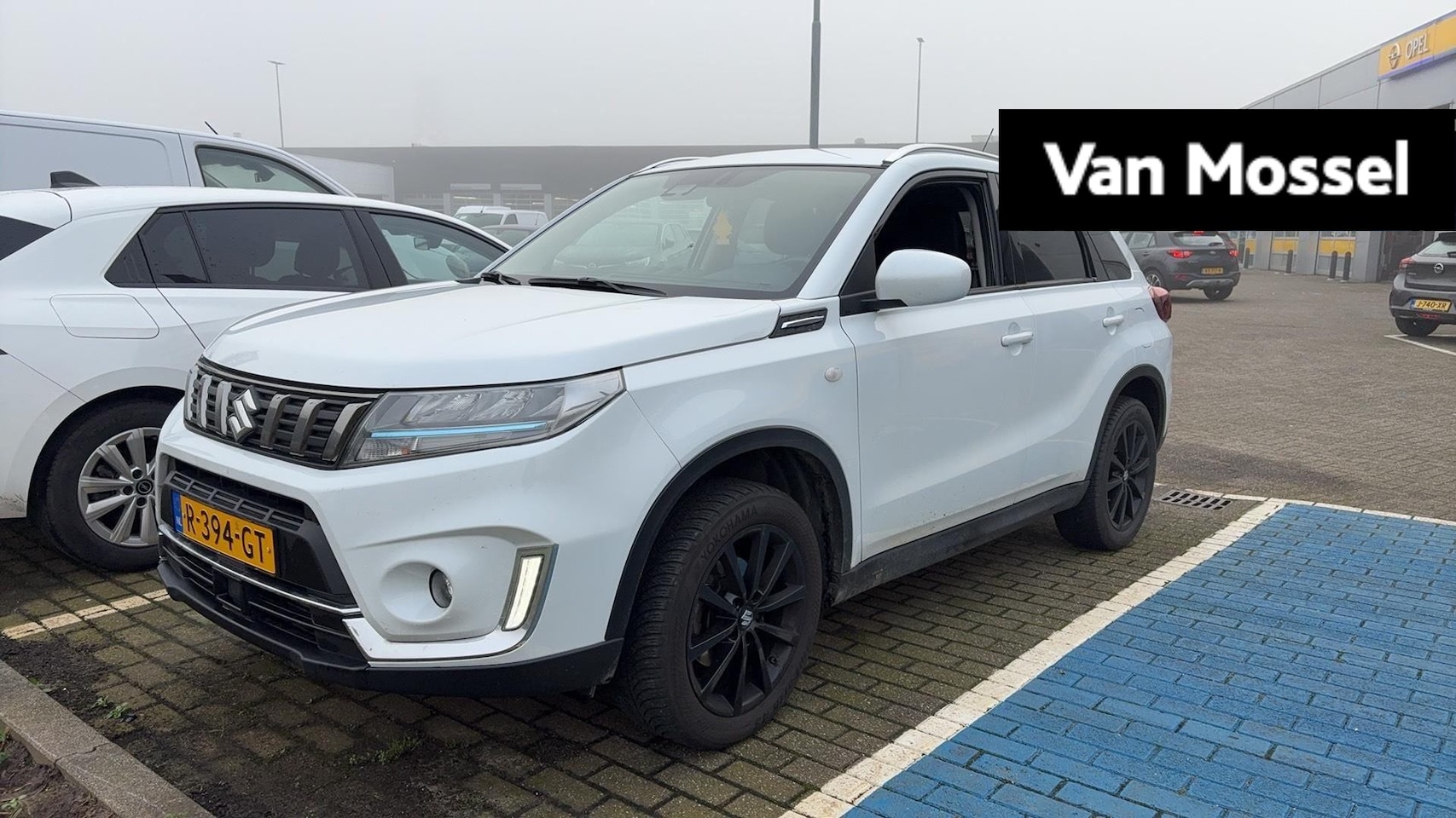 Suzuki Vitara - 1.4 Boosterjet Select Smart Hybrid | Navigatie | Adaptieve cruise control | trekhaak | Cam - AutoWereld.nl