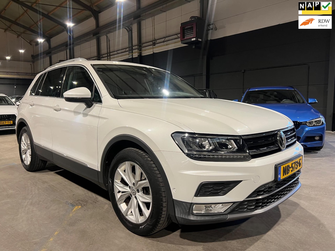 Volkswagen Tiguan - 1.4 TSI ACT Highline - Automaat - Panoramadak - Leder - Memorystoel - Camera - Adapt Cruis - AutoWereld.nl