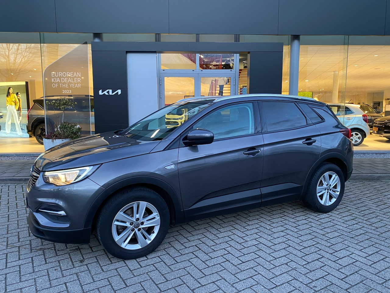 Opel Grandland X - 1.2 Turbo Business + | Carplay | Camera | Info Frank  0492-588958 - AutoWereld.nl