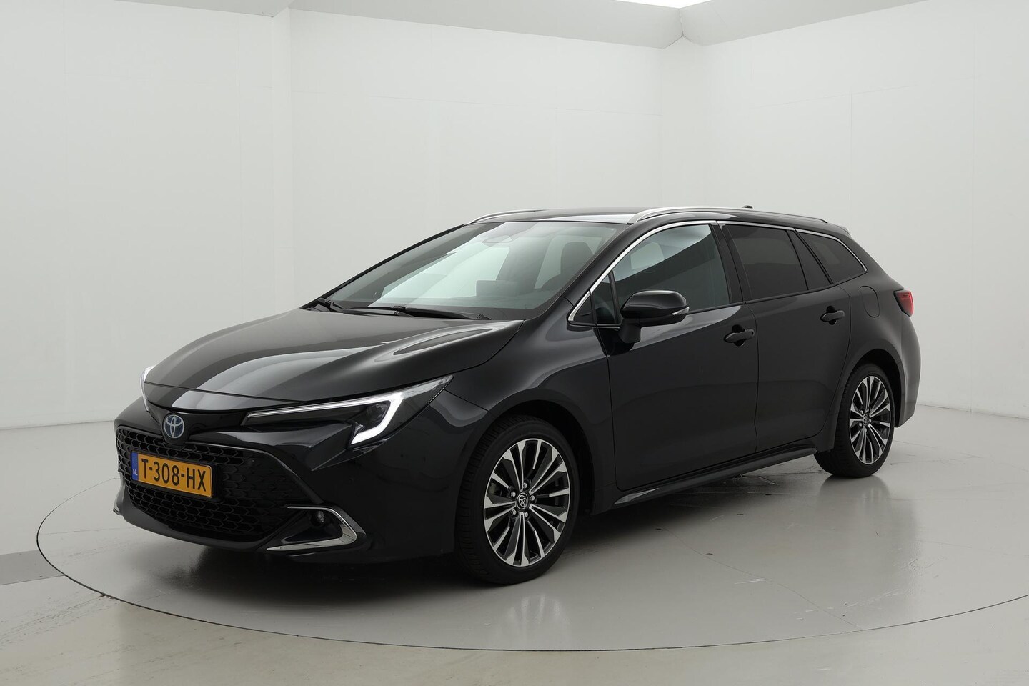 Toyota Corolla Touring Sports - 1.8 Hybrid First Edition Automaat - AutoWereld.nl