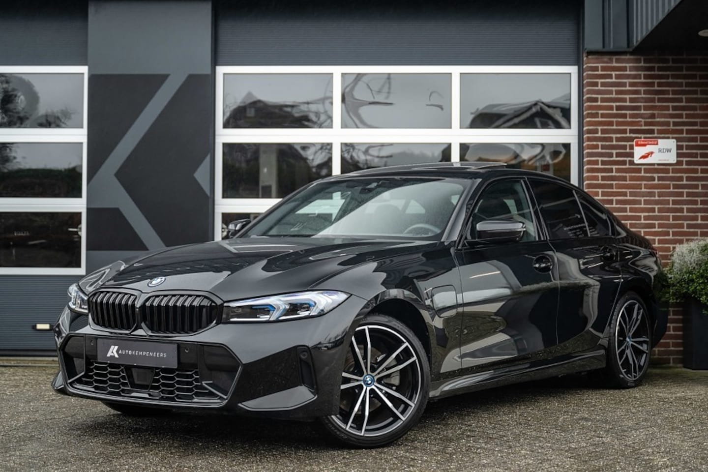 BMW 3-serie - 330e M Sport | Panorama | 360 | H/K | Memory | Leder | Adpt. led | 19 Inch | - AutoWereld.nl