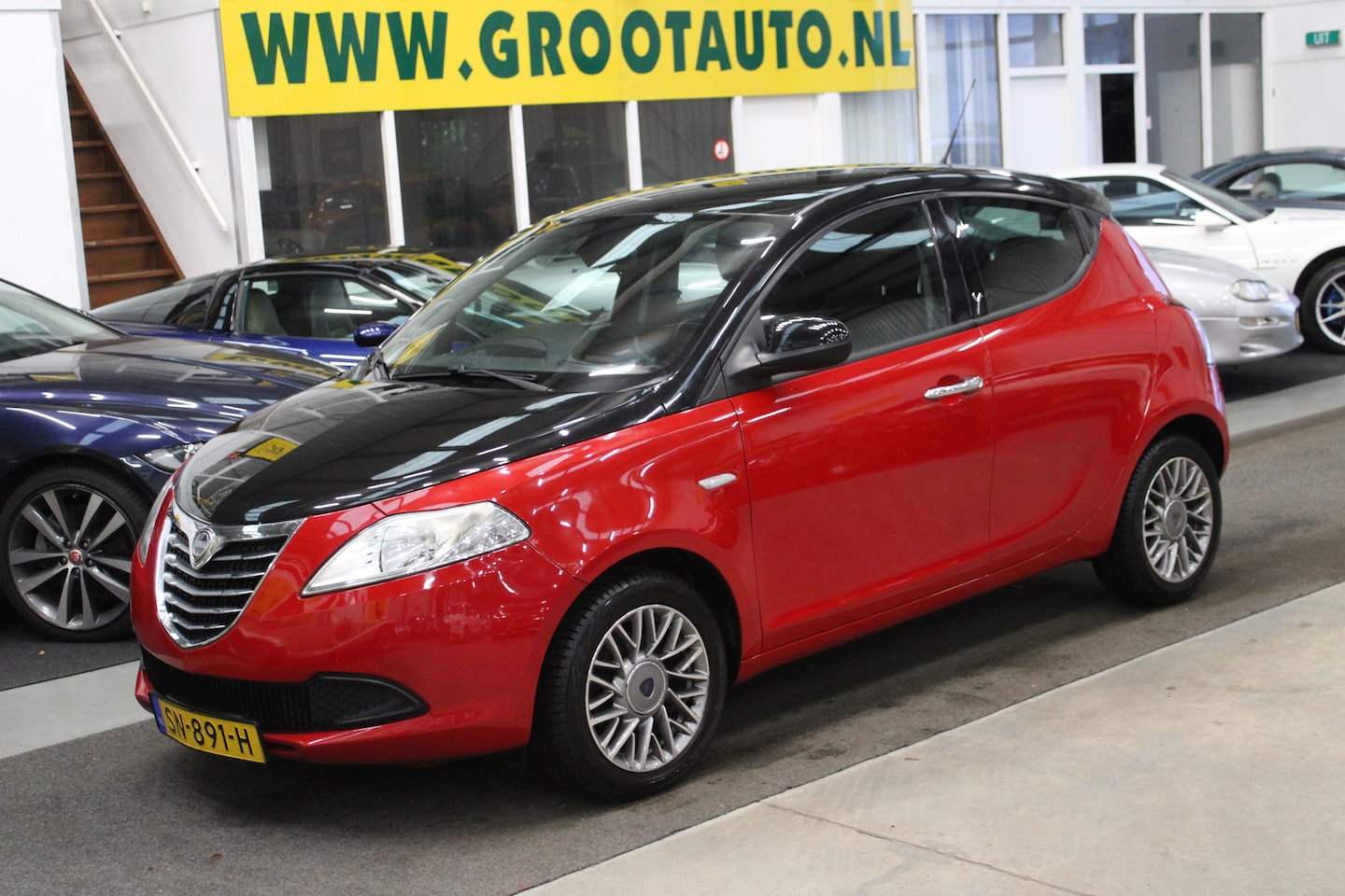 Lancia Y(psilon) - Ypsilon 1.2 Black & Red Airco, Isofix, Stuurbekrachtiging - AutoWereld.nl