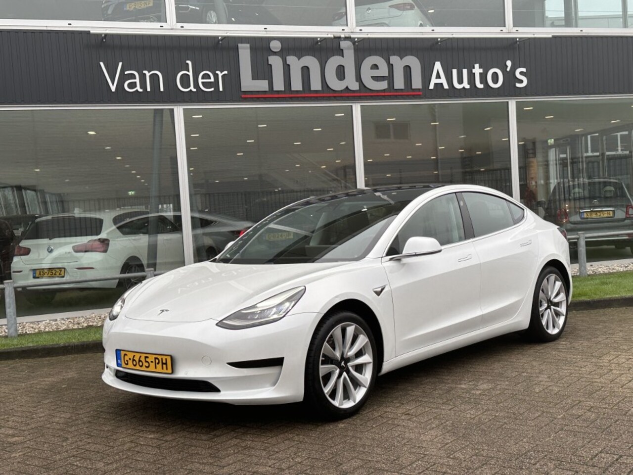 Tesla Model 3 - Standard RWD Plus 60 kWh | Autopilot | Eerste Eigenaar | Glazen dak | Leer - AutoWereld.nl