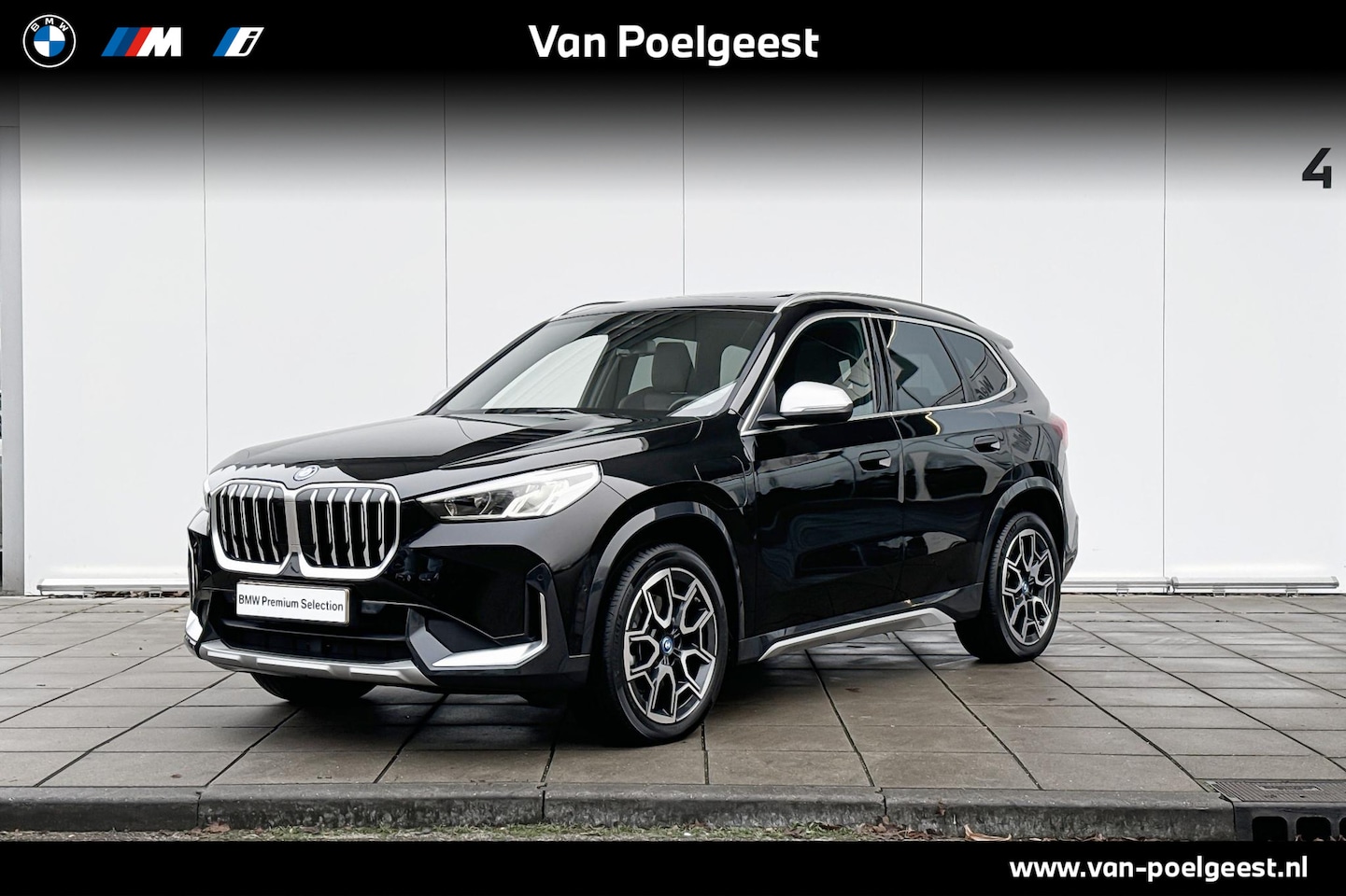 BMW X1 - xDrive25e X-Line / Glazen Schuifdak / Getinte Ramen Achter / Harman Kardon / 19 Inch - AutoWereld.nl