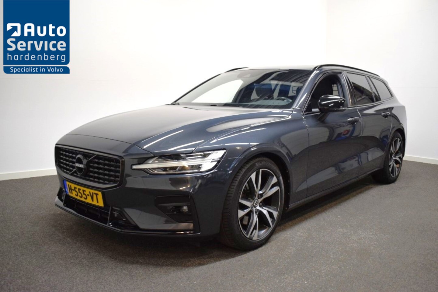 Volvo V60 - 2.0 T4 190pk AUT8 R-Design Trekhaak/ Sunroof/ Adapt. Cruise/ Standkachel/ Camera - AutoWereld.nl