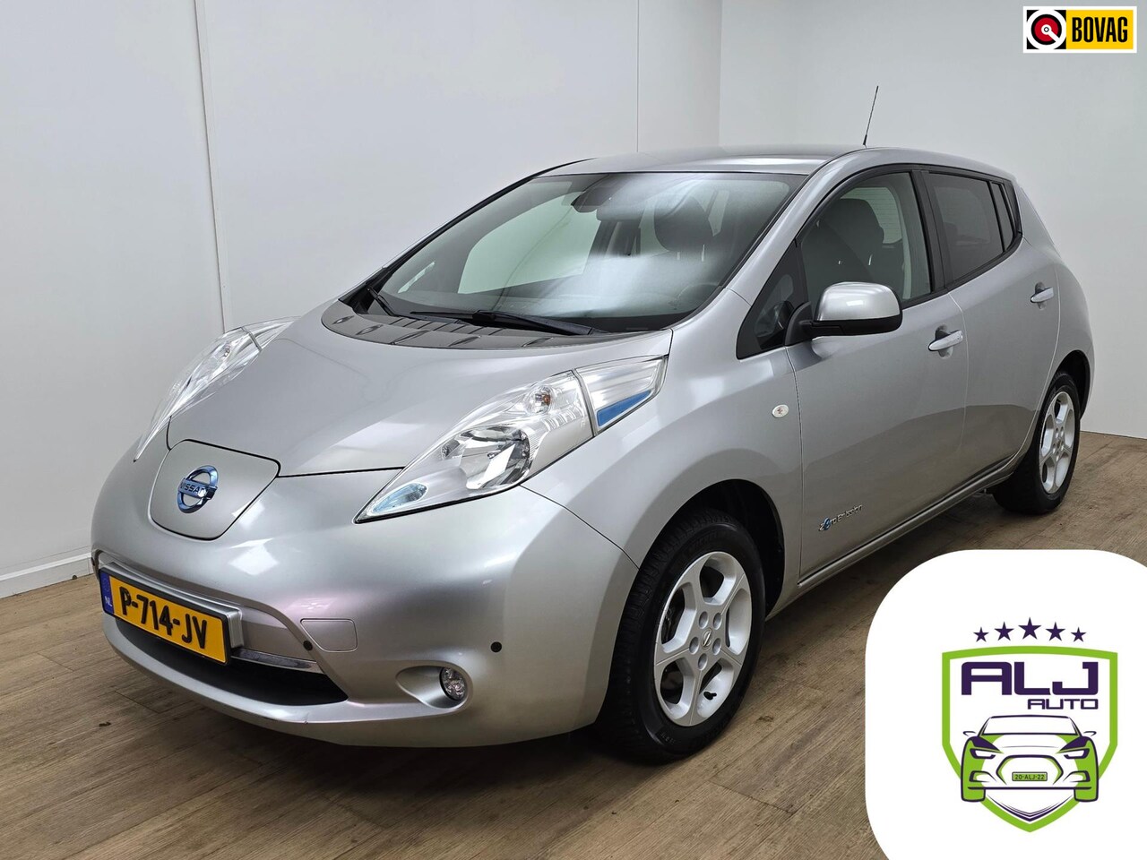 Nissan LEAF - Occasion Acenta 30 kWh met parkeercamera | Tweedehands Nissan Leaf elektrisch in grijs | W - AutoWereld.nl