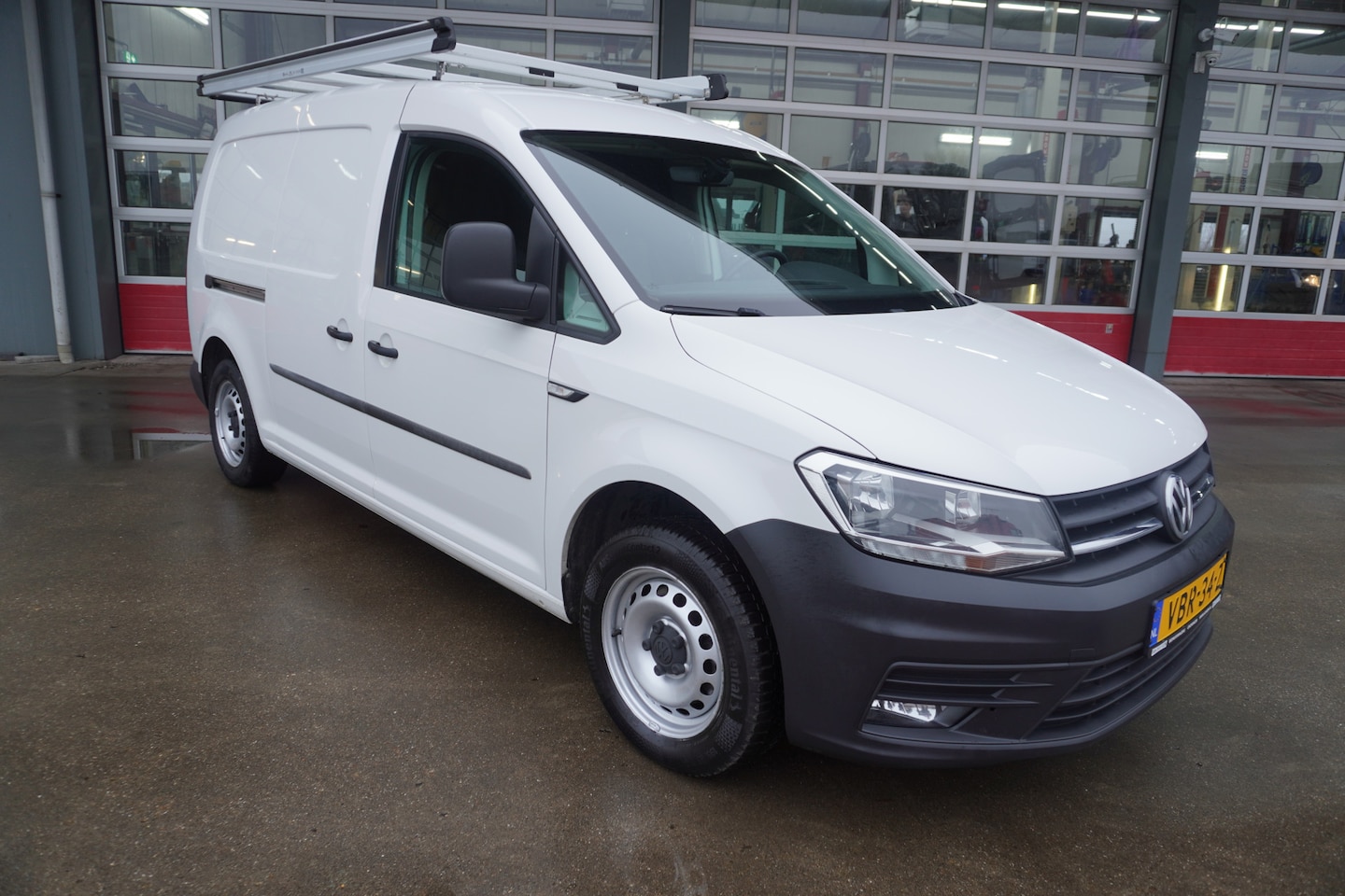 Volkswagen Caddy Maxi - 2.0 TDI L2H1 BMT Comfortline Sortimo kasten Nr.V032 | Airco | Cruise | Apple CP/Android au - AutoWereld.nl